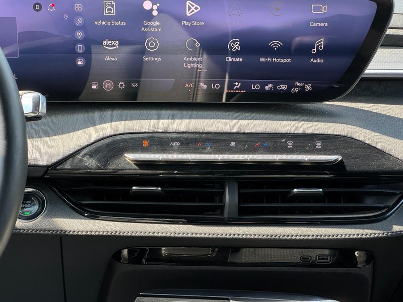 Buick Enclave Vehicle Full-screen Gallery Image 13