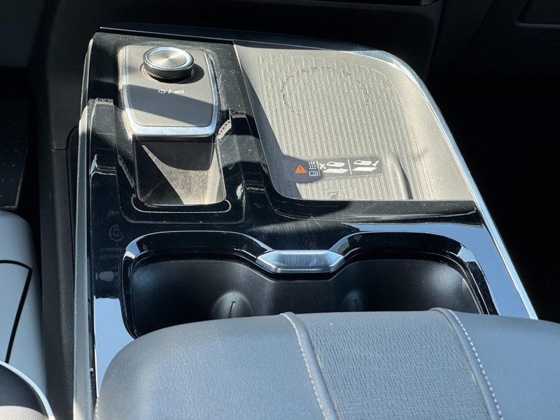 Buick Enclave Vehicle Full-screen Gallery Image 14
