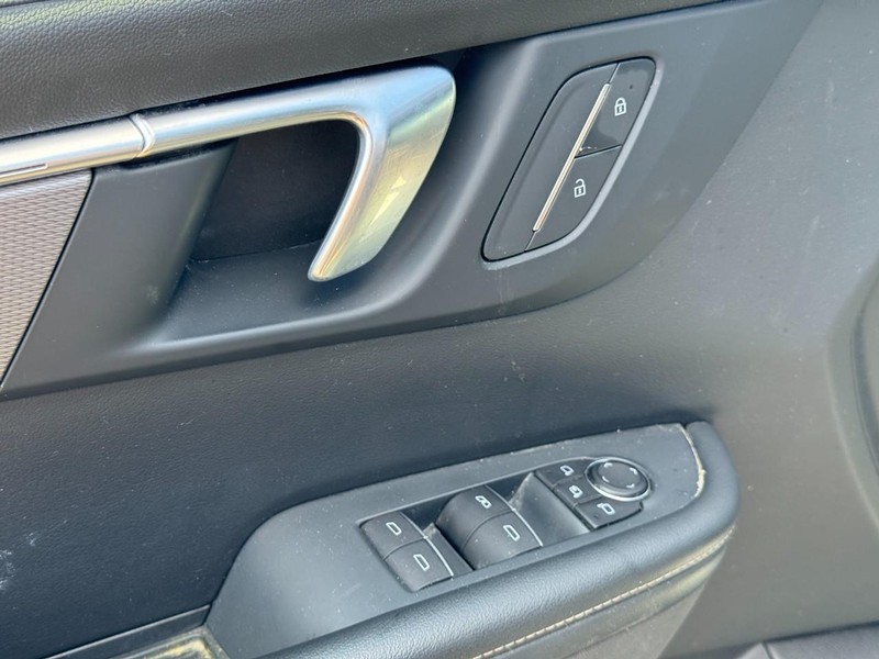 Buick Enclave Vehicle Full-screen Gallery Image 17