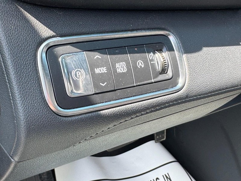 Buick Enclave Vehicle Full-screen Gallery Image 18