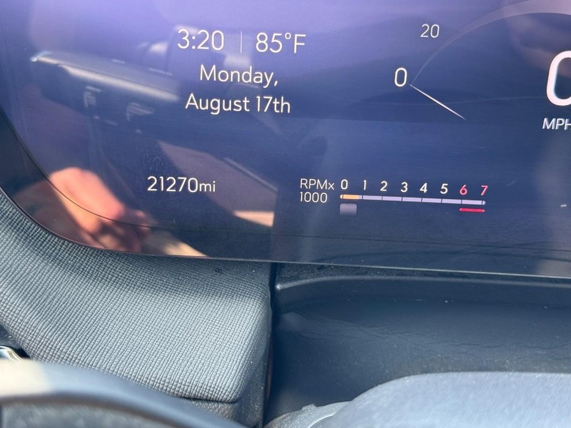 Buick Enclave Vehicle Full-screen Gallery Image 21