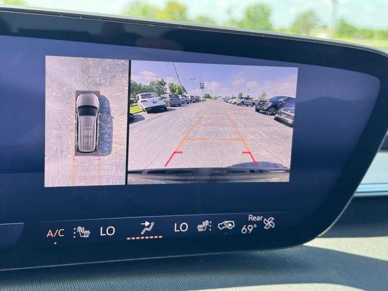 Buick Enclave Vehicle Full-screen Gallery Image 22