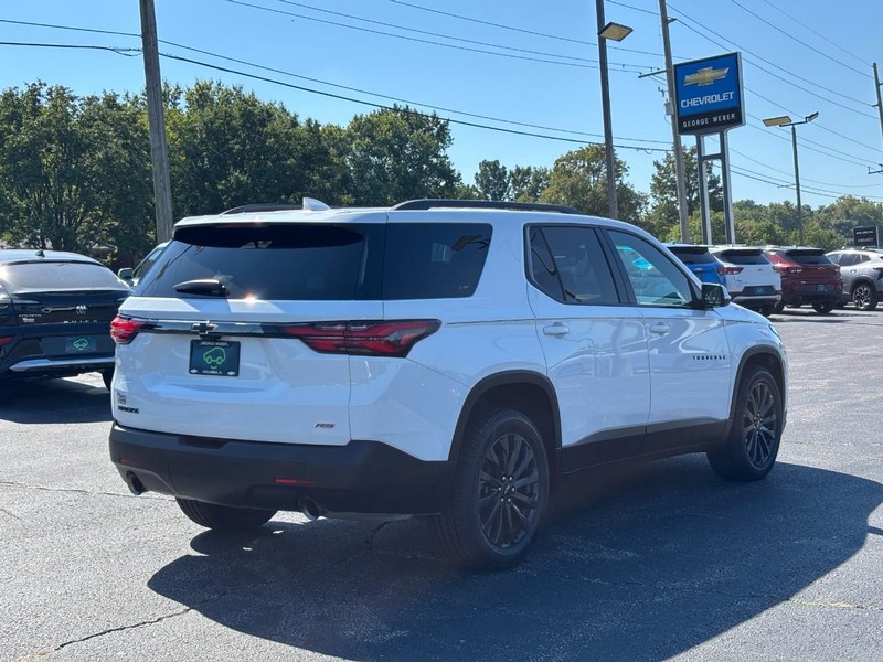 Chevrolet Traverse Vehicle Full-screen Gallery Image 5