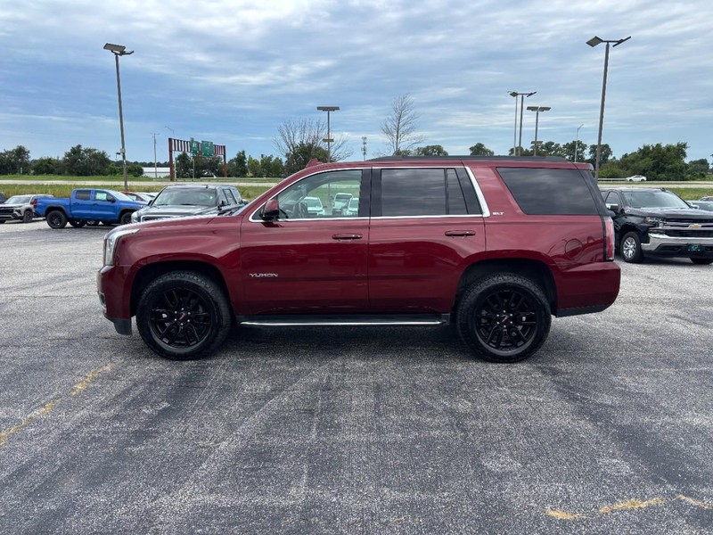 GMC Yukon Vehicle Full-screen Gallery Image 02