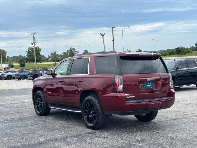 GMC Yukon Vehicle Full-screen Gallery Image 03