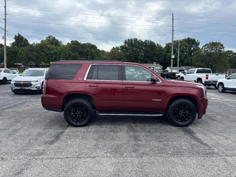 GMC Yukon Vehicle Full-screen Gallery Image 06