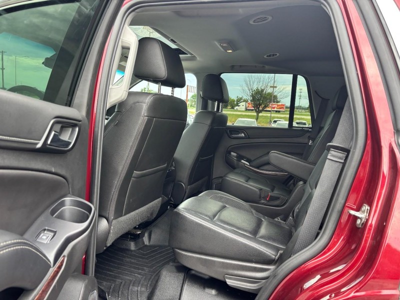 GMC Yukon Vehicle Full-screen Gallery Image 11