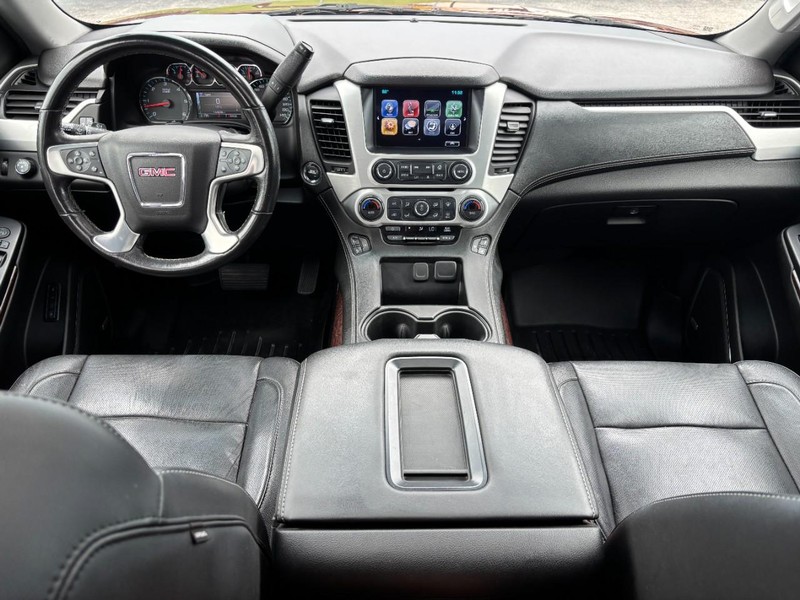 GMC Yukon Vehicle Full-screen Gallery Image 12