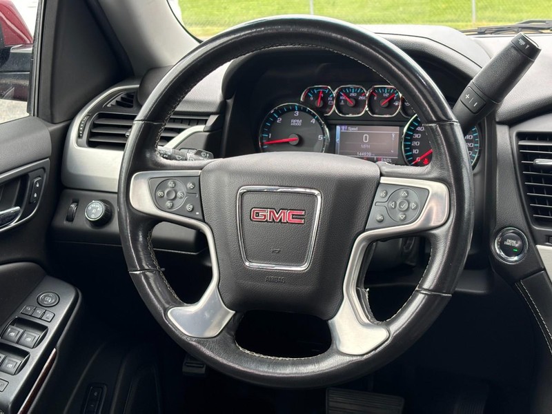 GMC Yukon Vehicle Full-screen Gallery Image 14