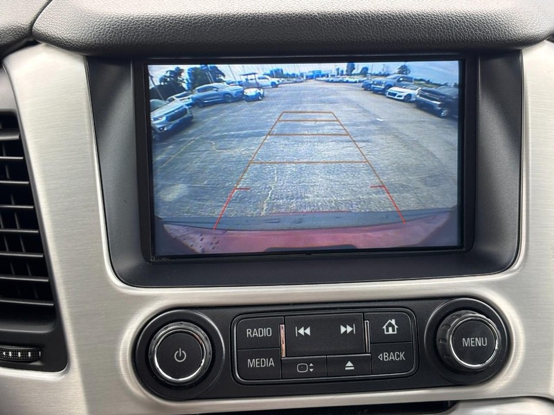 GMC Yukon Vehicle Full-screen Gallery Image 23