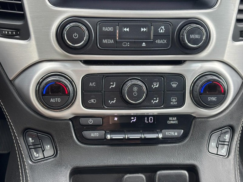 GMC Yukon Vehicle Full-screen Gallery Image 24
