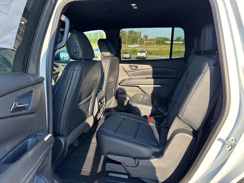 Chevrolet Traverse Vehicle Full-screen Gallery Image 6