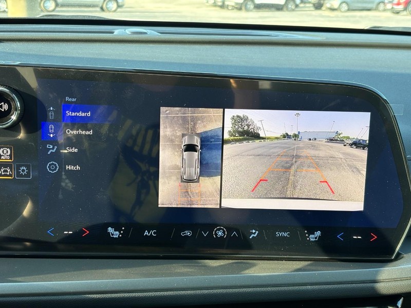 Chevrolet Traverse Vehicle Full-screen Gallery Image 18