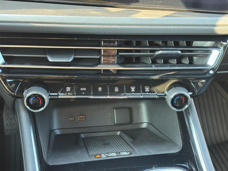 Chevrolet Traverse Vehicle Full-screen Gallery Image 19
