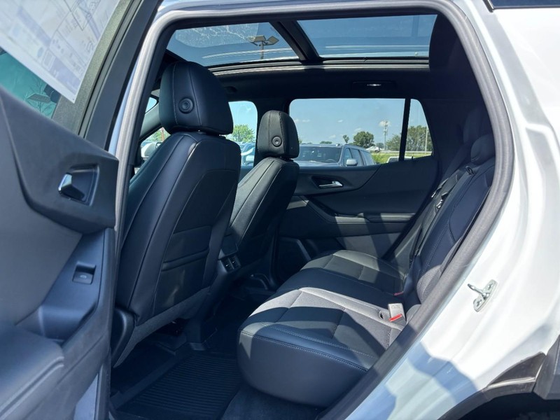 Chevrolet Equinox Vehicle Full-screen Gallery Image 5