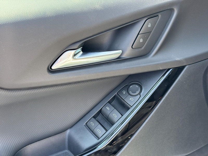 Chevrolet Equinox Vehicle Full-screen Gallery Image 11