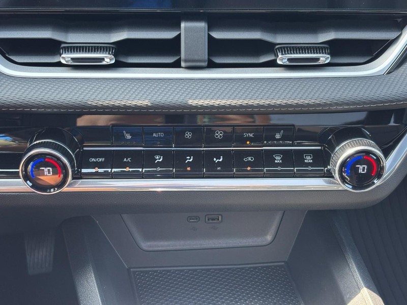 Chevrolet Equinox Vehicle Full-screen Gallery Image 18