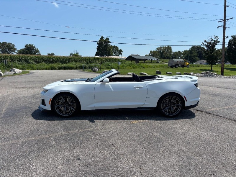 Chevrolet Camaro Vehicle Full-screen Gallery Image 2