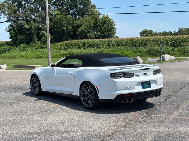 Chevrolet Camaro Vehicle Full-screen Gallery Image 6