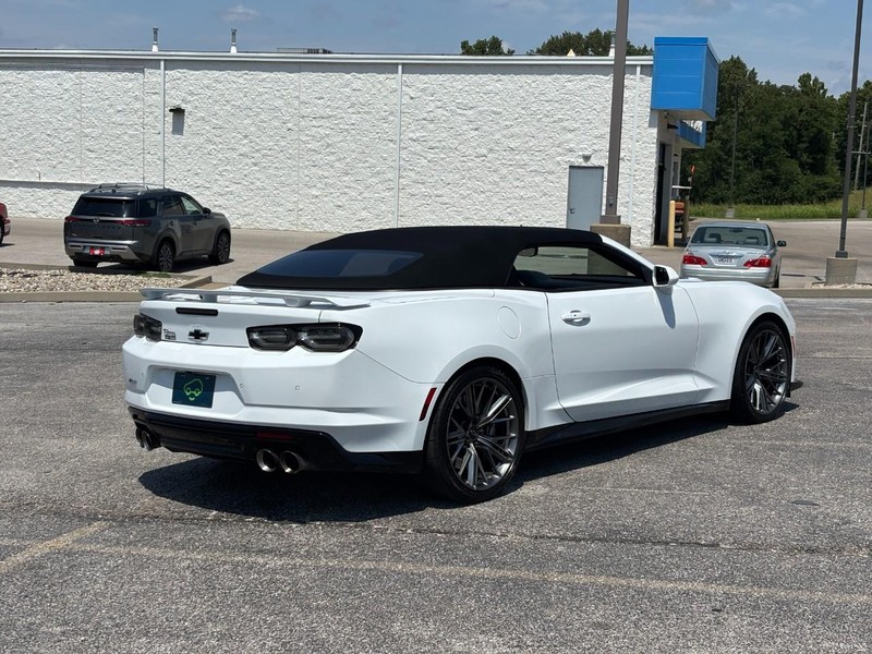 Chevrolet Camaro Vehicle Full-screen Gallery Image 8