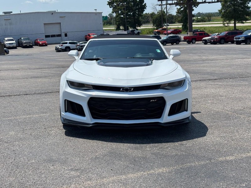 Chevrolet Camaro Vehicle Full-screen Gallery Image 11