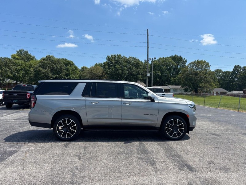 Chevrolet Suburban Vehicle Full-screen Gallery Image 6