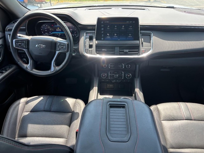 Chevrolet Suburban Vehicle Full-screen Gallery Image 12