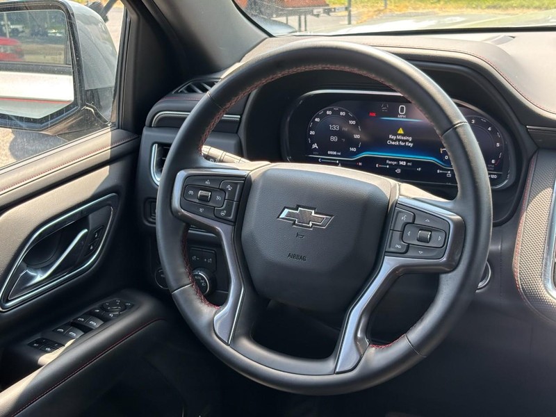 Chevrolet Suburban Vehicle Full-screen Gallery Image 13