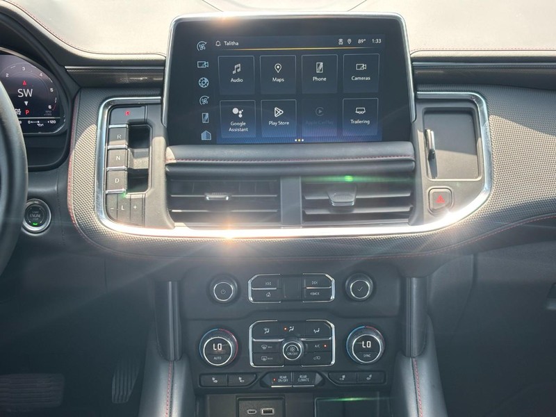 Chevrolet Suburban Vehicle Full-screen Gallery Image 14