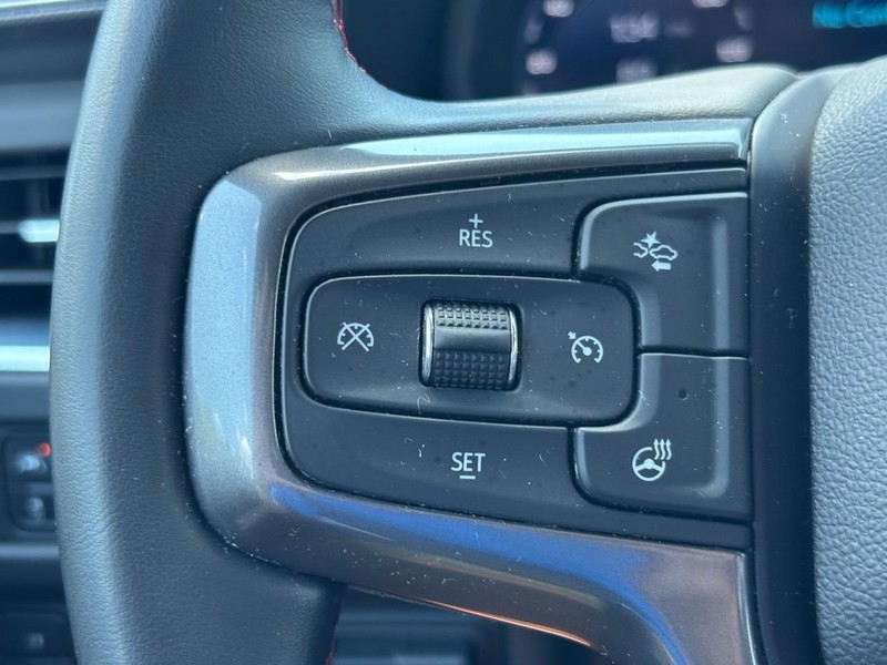 Chevrolet Suburban Vehicle Full-screen Gallery Image 18