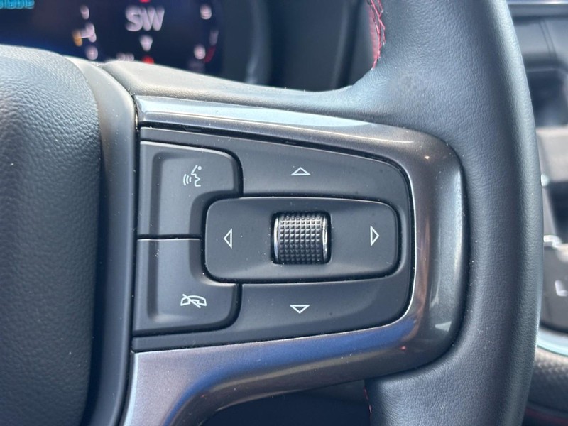 Chevrolet Suburban Vehicle Full-screen Gallery Image 19