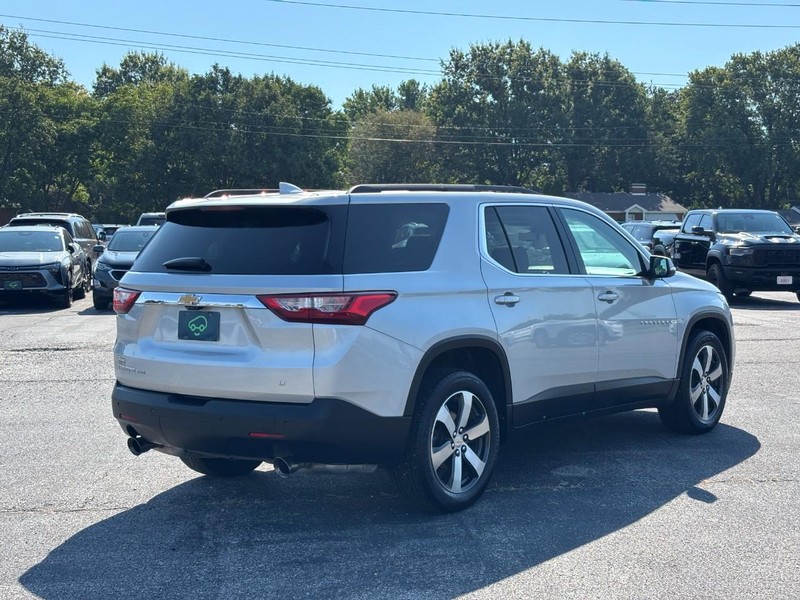 Chevrolet Traverse Vehicle Full-screen Gallery Image 5