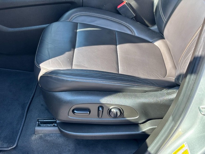 Chevrolet Traverse Vehicle Full-screen Gallery Image 16