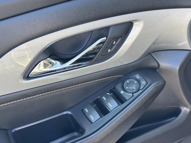 Chevrolet Traverse Vehicle Full-screen Gallery Image 17