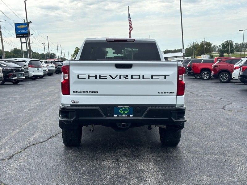 Chevrolet Silverado 1500 Vehicle Full-screen Gallery Image 4