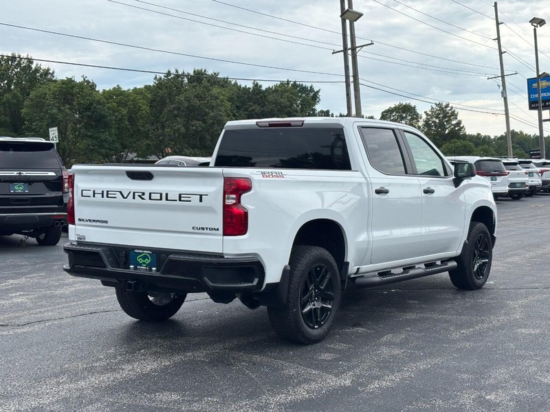 Chevrolet Silverado 1500 Vehicle Full-screen Gallery Image 5