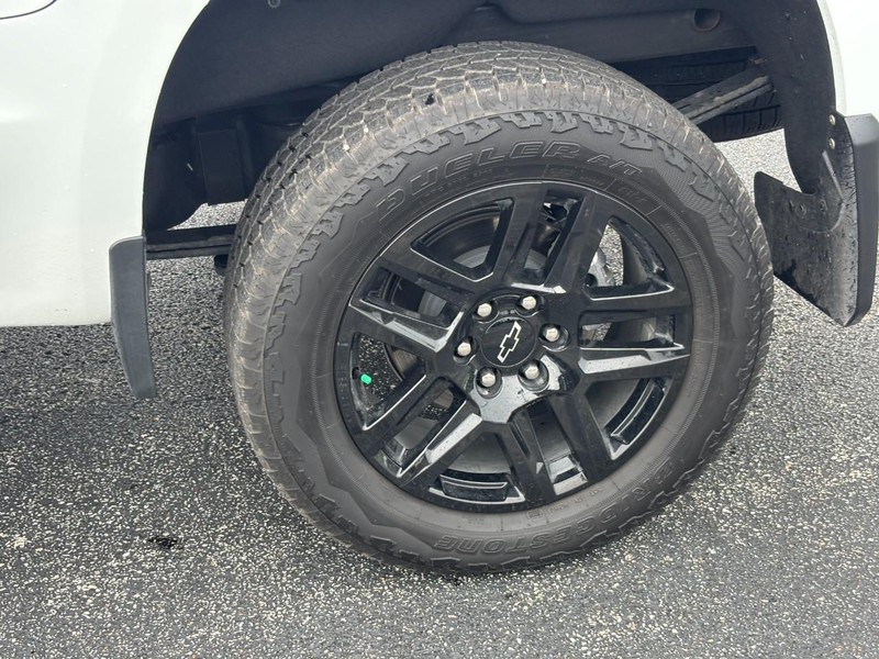 Chevrolet Silverado 1500 Vehicle Full-screen Gallery Image 9