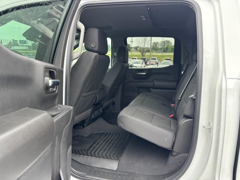 Chevrolet Silverado 1500 Vehicle Full-screen Gallery Image 10