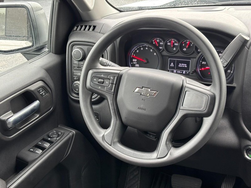 Chevrolet Silverado 1500 Vehicle Full-screen Gallery Image 12
