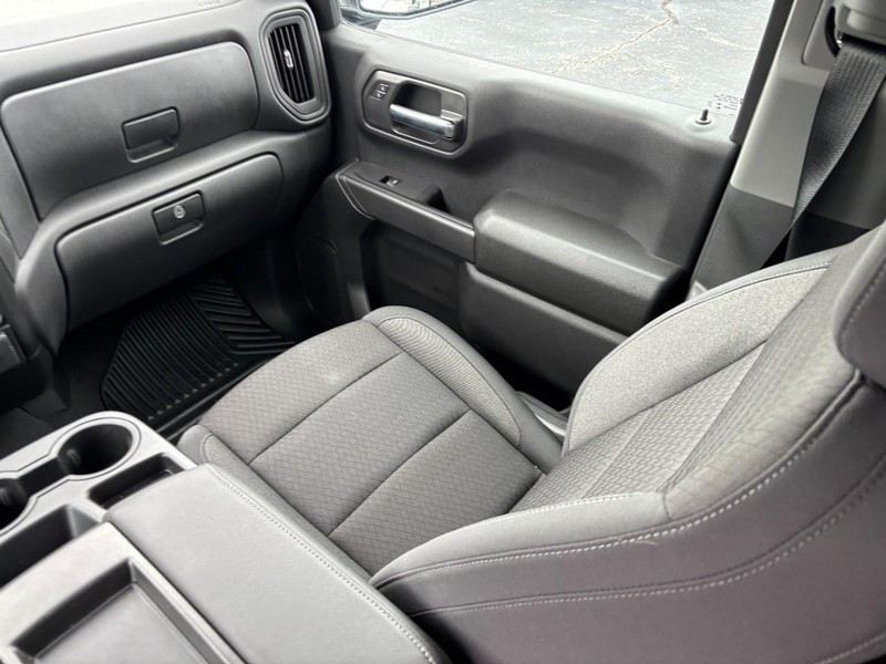 Chevrolet Silverado 1500 Vehicle Full-screen Gallery Image 14