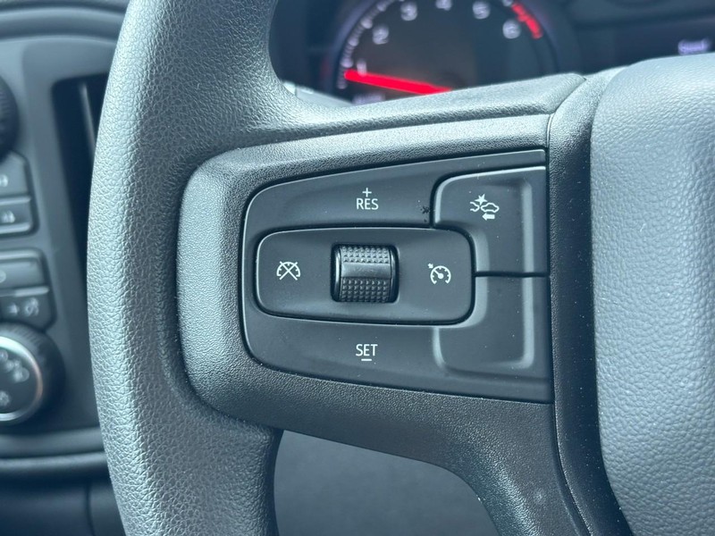 Chevrolet Silverado 1500 Vehicle Full-screen Gallery Image 17