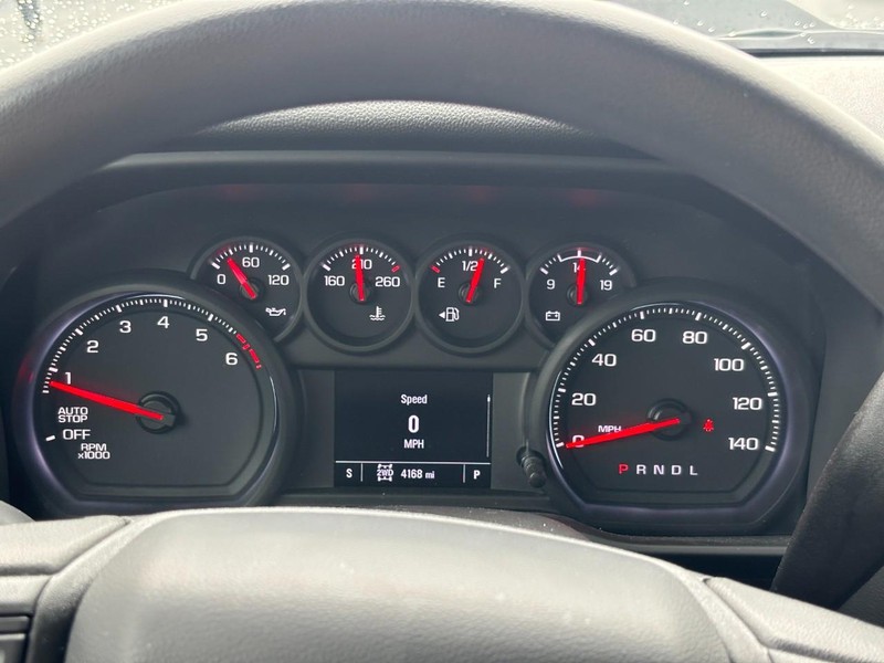 Chevrolet Silverado 1500 Vehicle Full-screen Gallery Image 18