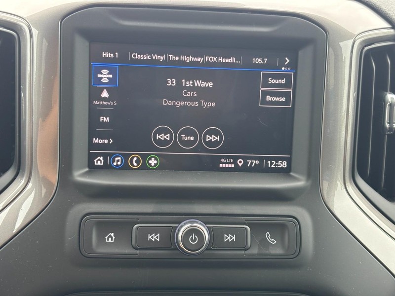 Chevrolet Silverado 1500 Vehicle Full-screen Gallery Image 19