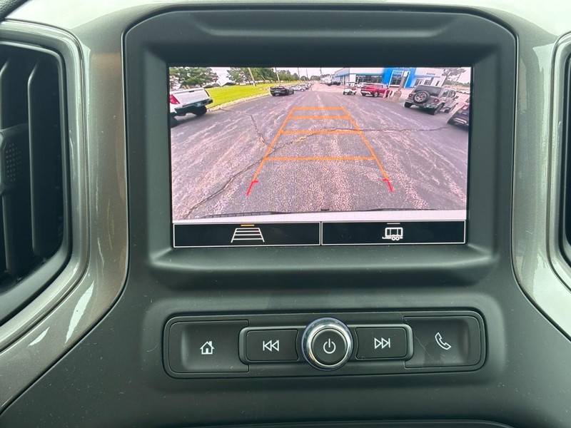 Chevrolet Silverado 1500 Vehicle Full-screen Gallery Image 20