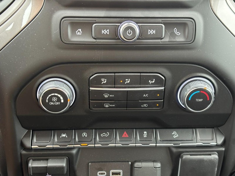 Chevrolet Silverado 1500 Vehicle Full-screen Gallery Image 21