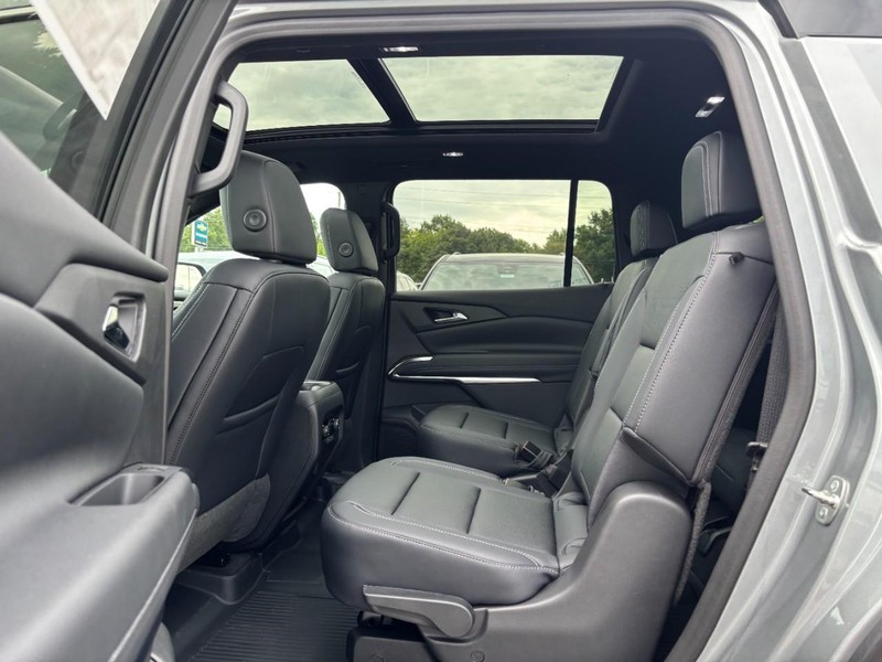 Chevrolet Traverse Vehicle Full-screen Gallery Image 6