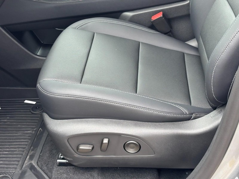 Chevrolet Traverse Vehicle Full-screen Gallery Image 11