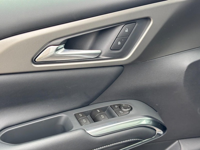 Chevrolet Traverse Vehicle Full-screen Gallery Image 12
