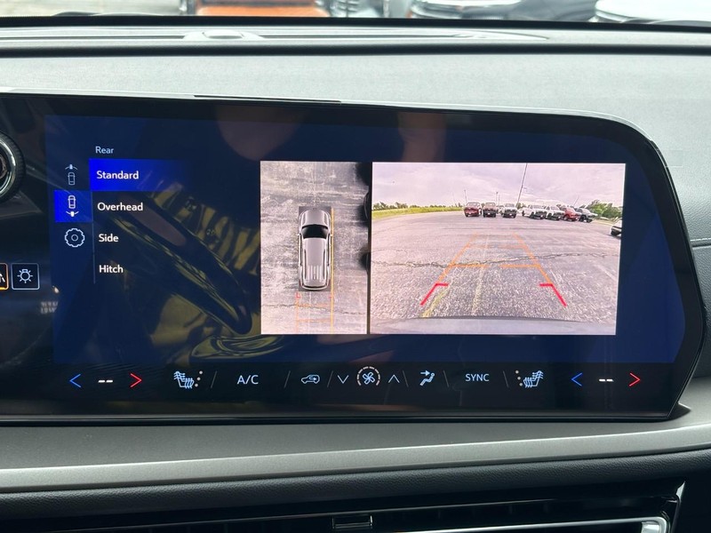 Chevrolet Traverse Vehicle Full-screen Gallery Image 18