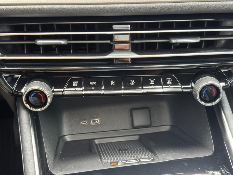 Chevrolet Traverse Vehicle Full-screen Gallery Image 19